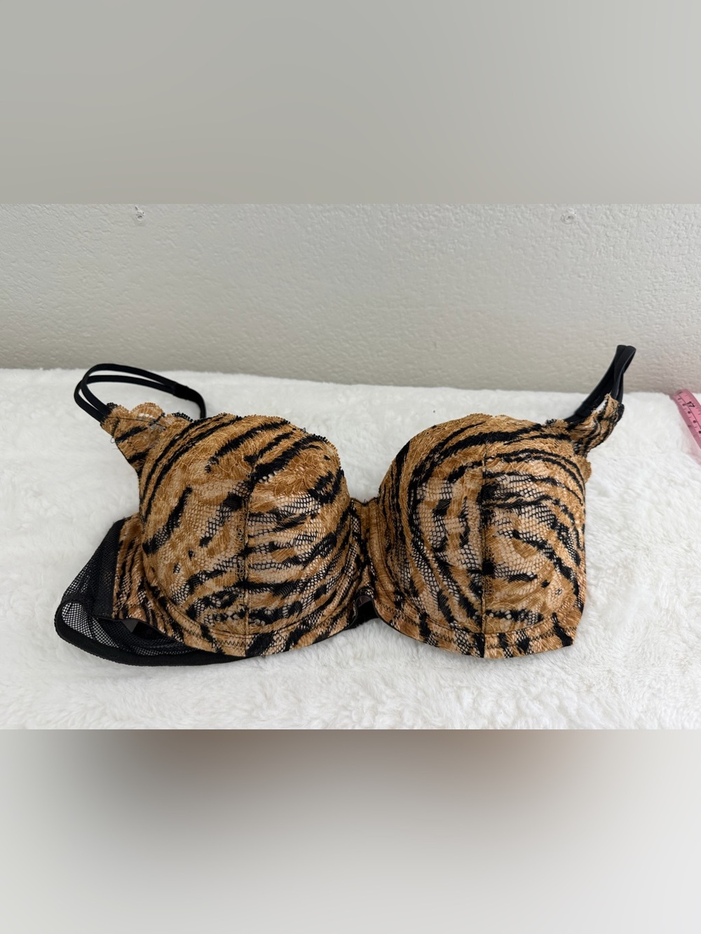 VINTAGE 2002 Victoria's Secret Very Sexy Tiger Lace Underwire Demi Bra 36C Y2K